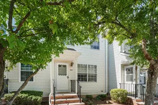 906 Wetherburn Ct, Raritan Township, NJ 08822 - Photo 1