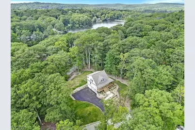 305 Mountainside Dr, Vernon, NJ 07422 - Photo 1