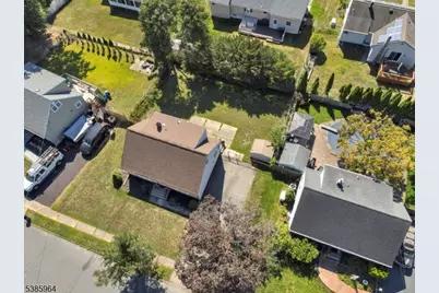 398 Stiles Ct, Pompton Lakes, NJ 07442 - Photo 1