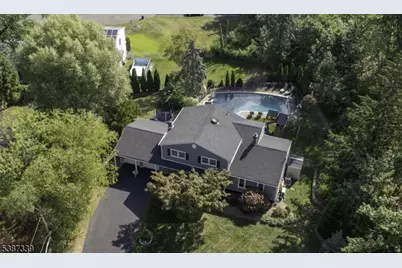 5 Twin Oaks Ct, Parsippany, NJ 07054 - Photo 1