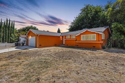 8900 Custer Avenue - Photo 1