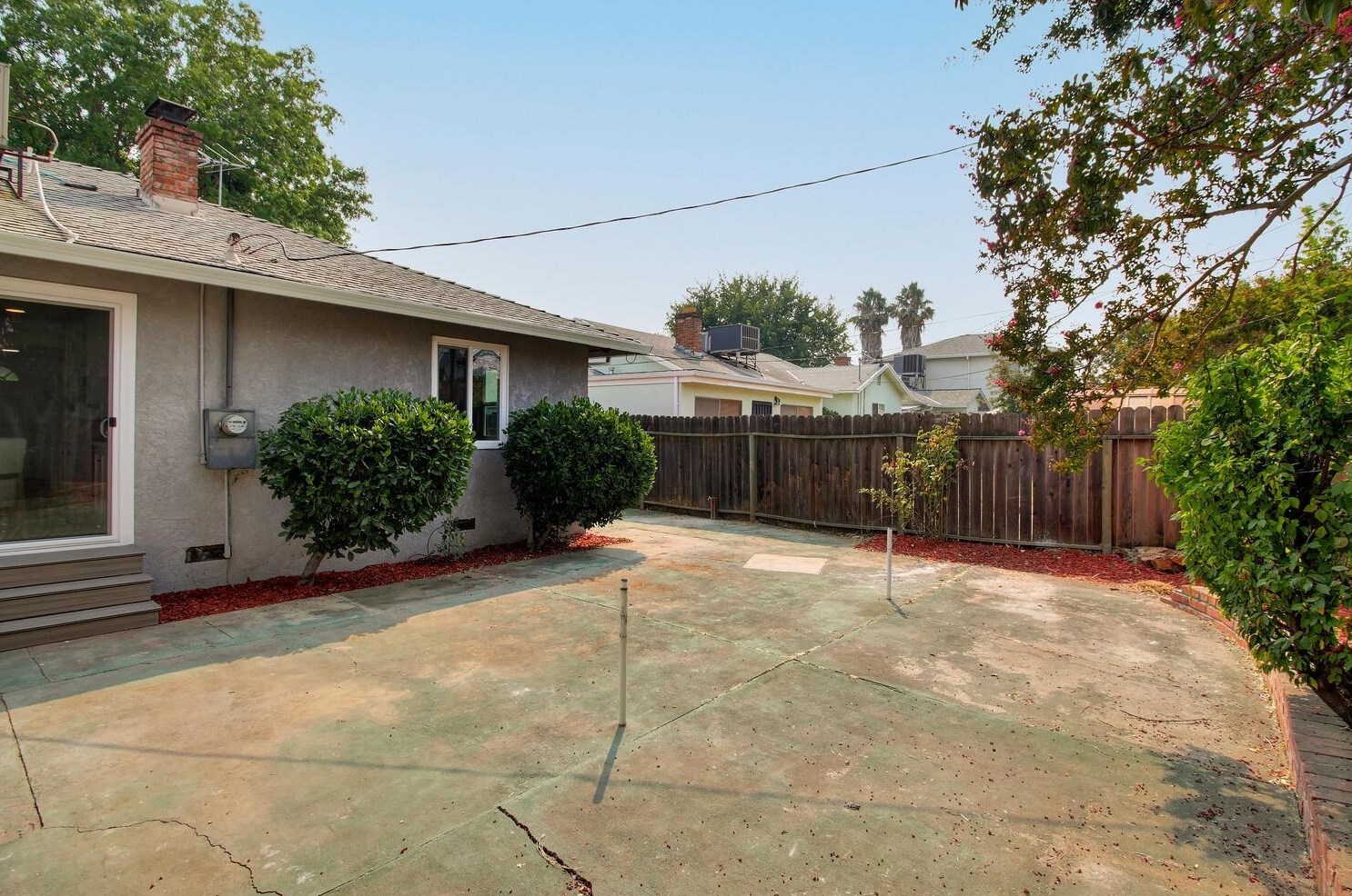 4333 Hilts Ave, Sacramento CA  95824-3722 exterior