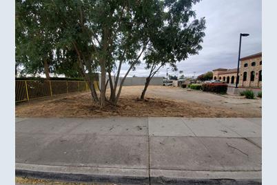 1566 W Yosemite Avenue - Photo 1