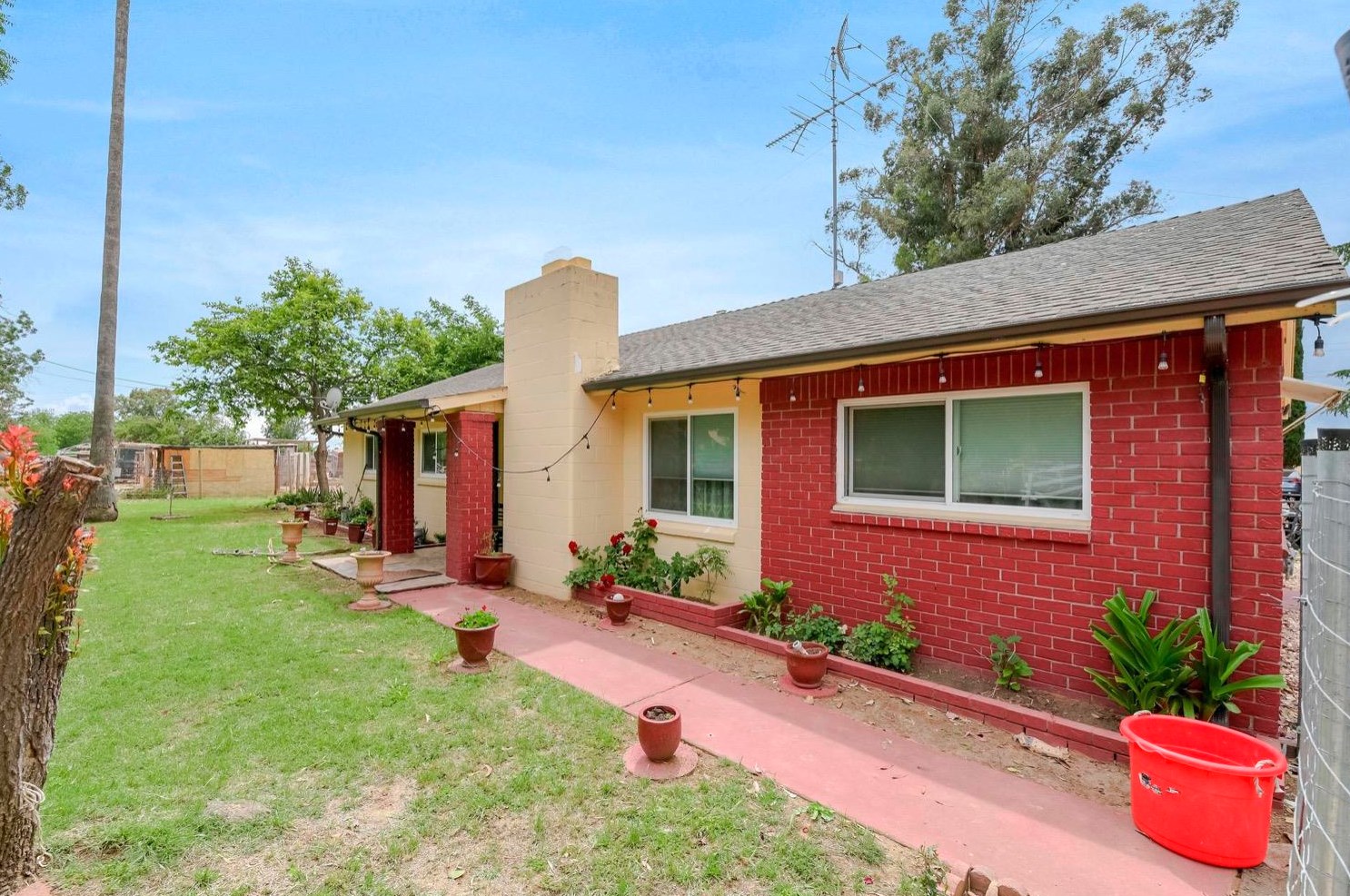 7326 Hedge Ave, Sacramento CA  95829-1003 exterior