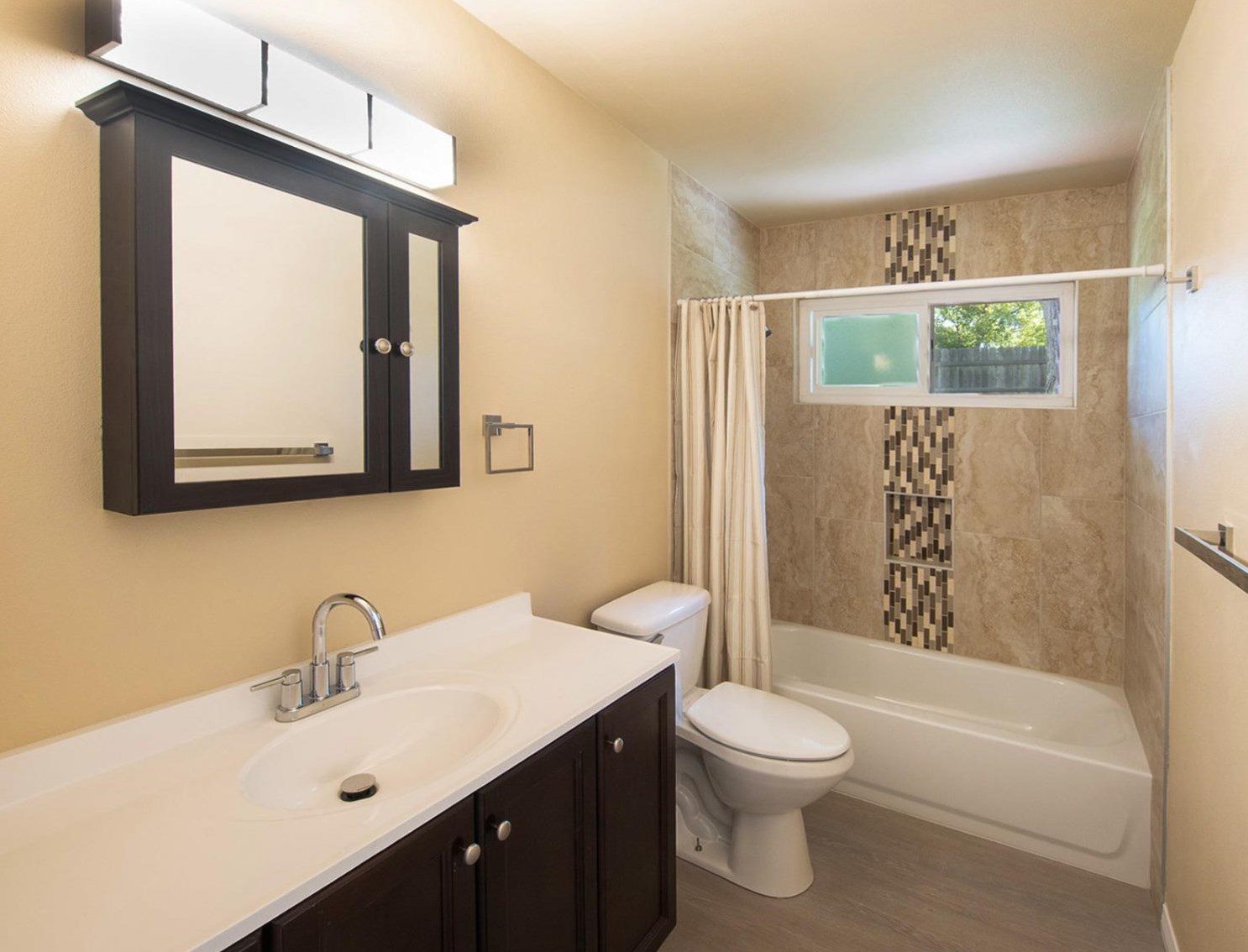 403 Loretto Dr, Roseville CA 95661-3516 exterior