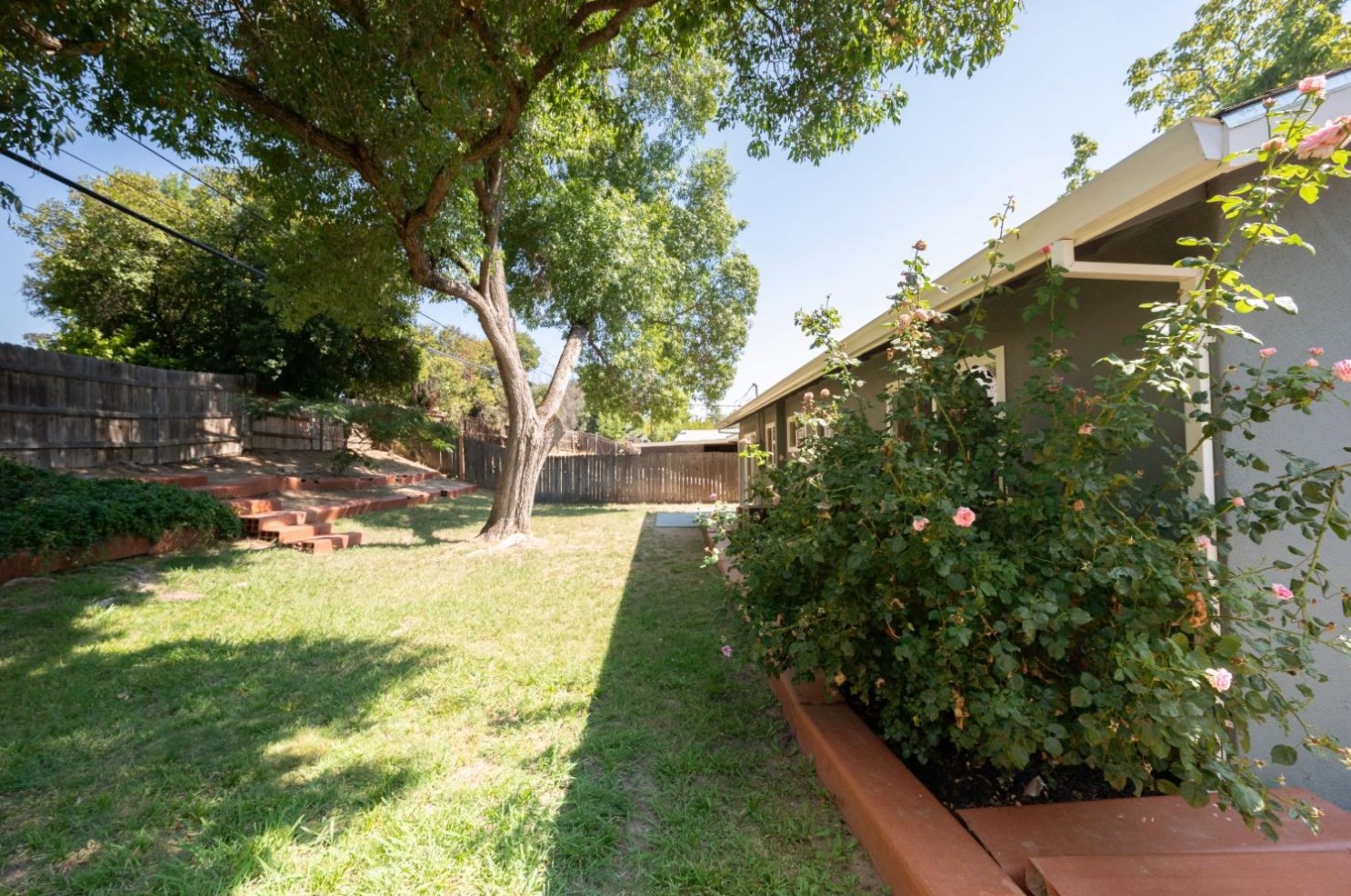 403 Loretto Dr, Roseville CA 95661-3516 exterior