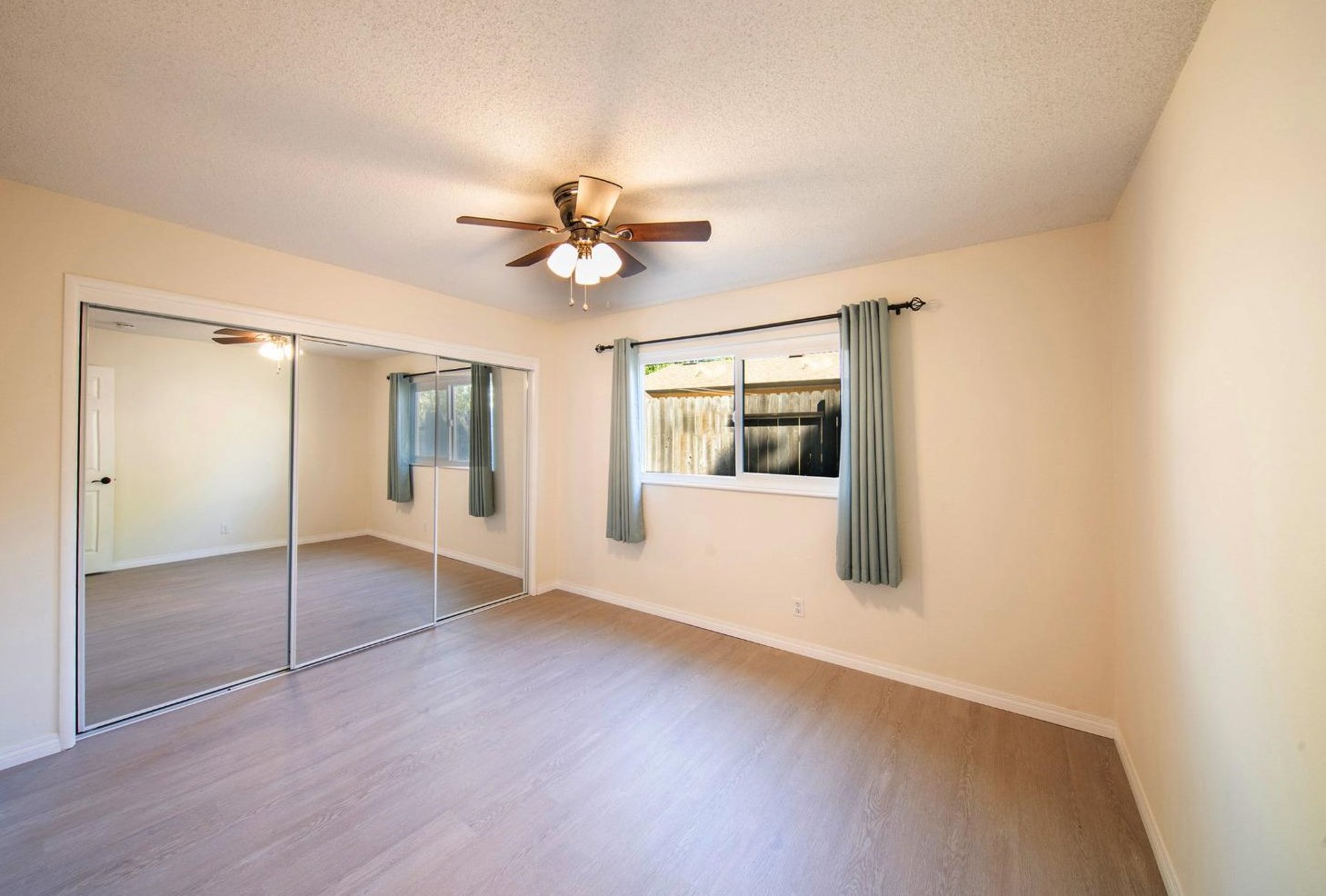 403 Loretto Dr, Roseville CA 95661-3516 exterior