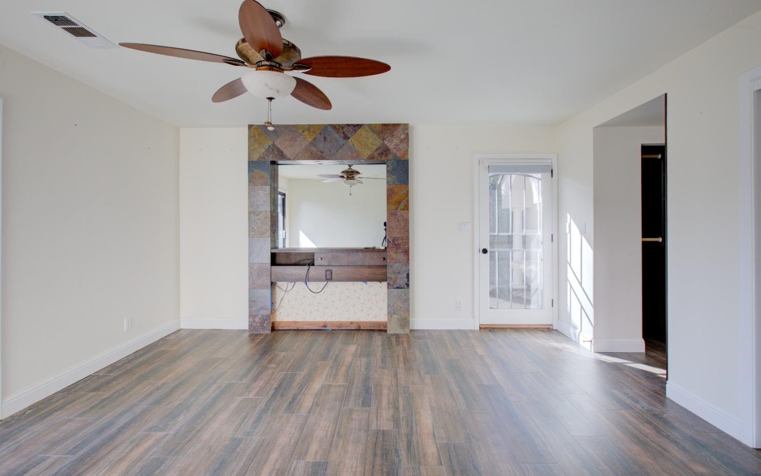 1066 Mirror Lake Dr, Merced CA  95340-0633 exterior