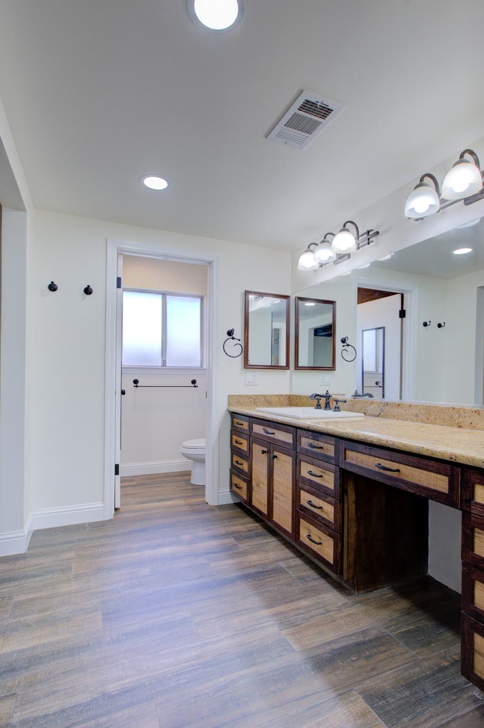 1066 Mirror Lake Dr, Merced CA  95340-0633 exterior