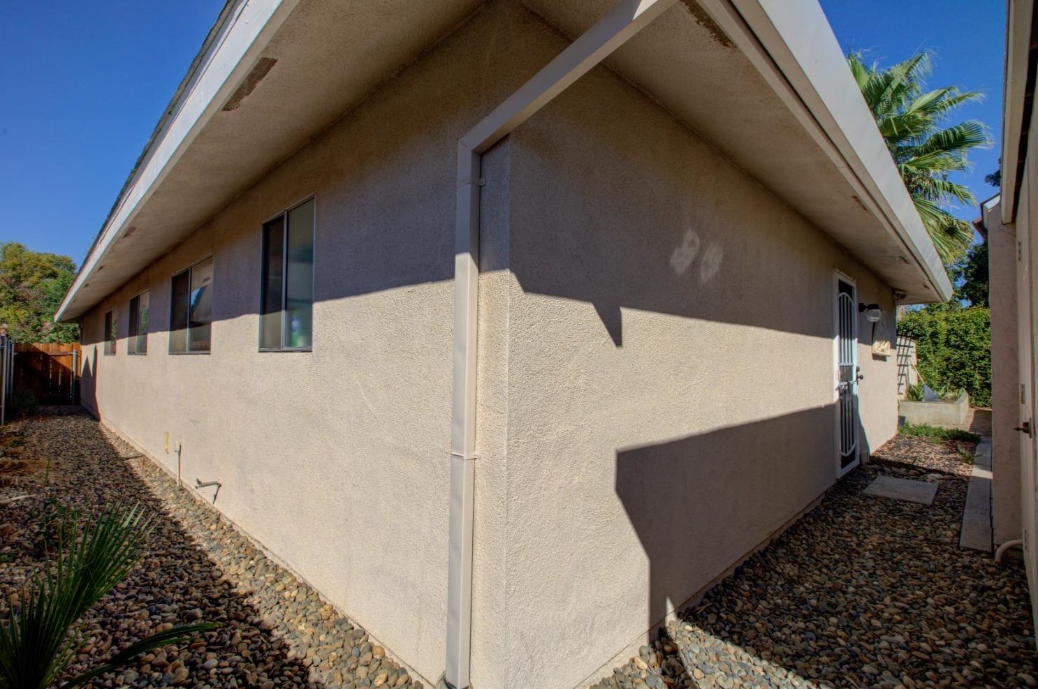 1066 Mirror Lake Dr, Merced CA  95340-0633 exterior