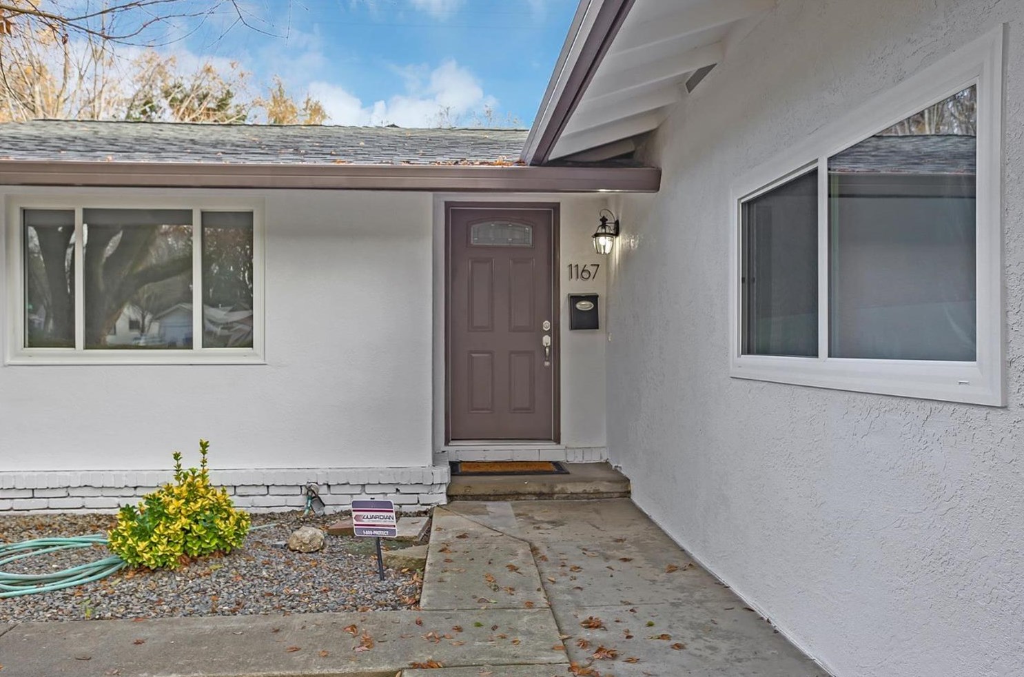 1167 Darnel Way, Sacramento CA  95822-1008 exterior