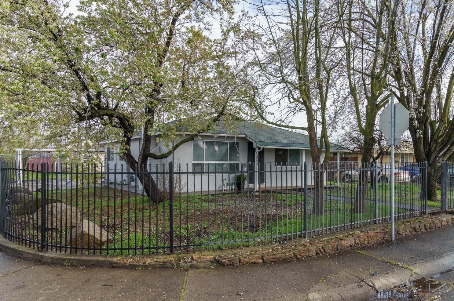 3844 Dry Creek Rd, Sacramento CA  95838-3607 exterior