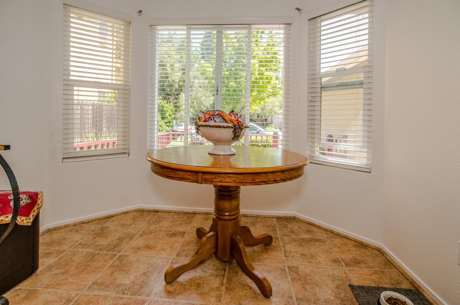 974 Hunter Ln, Woodland CA  95776-5101 exterior