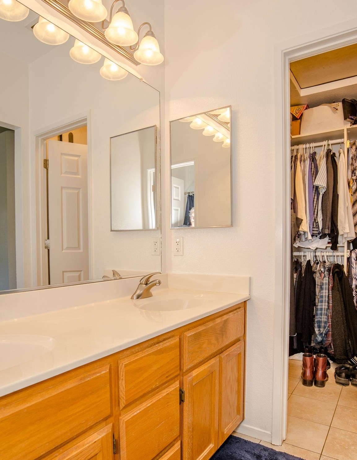 974 Hunter Ln, Woodland CA  95776-5101 exterior