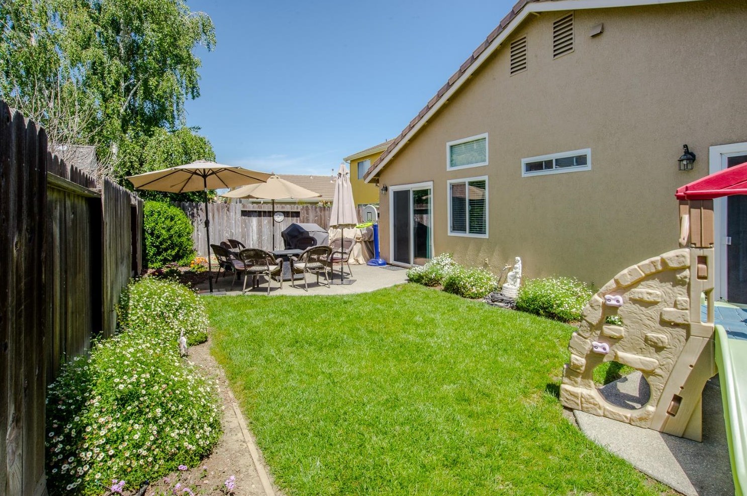 974 Hunter Ln, Woodland CA  95776-5101 exterior