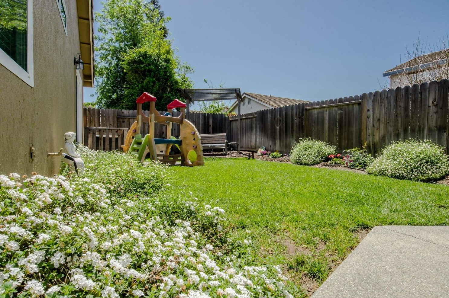 974 Hunter Ln, Woodland CA  95776-5101 exterior