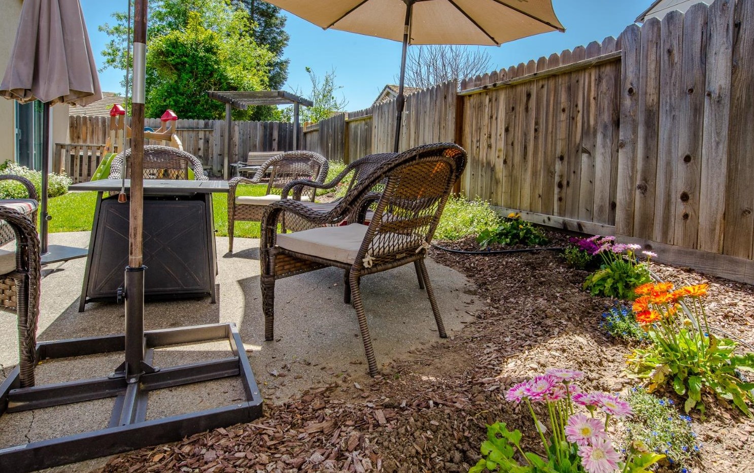 974 Hunter Ln, Woodland CA  95776-5101 exterior