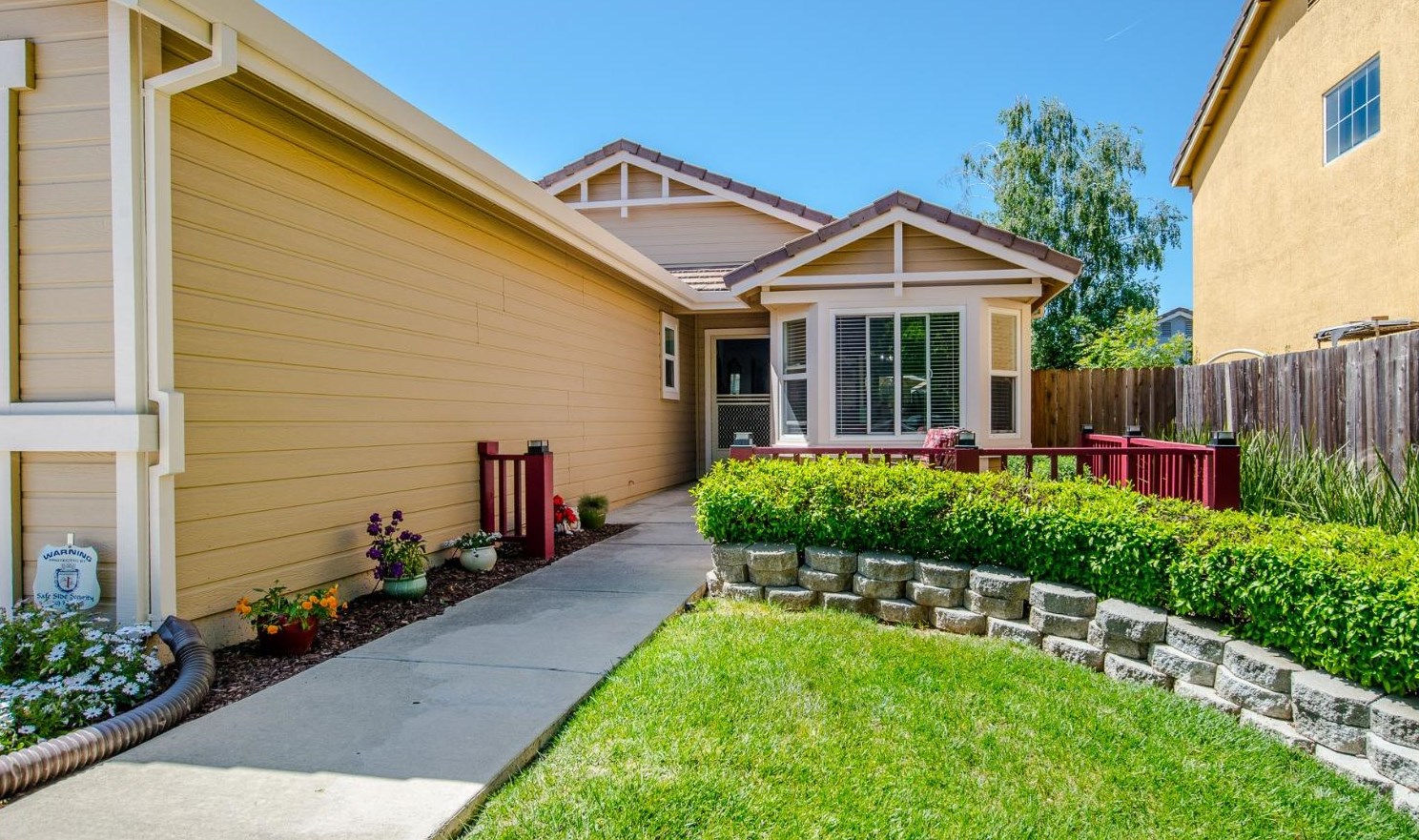 974 Hunter Ln, Woodland CA  95776-5101 exterior