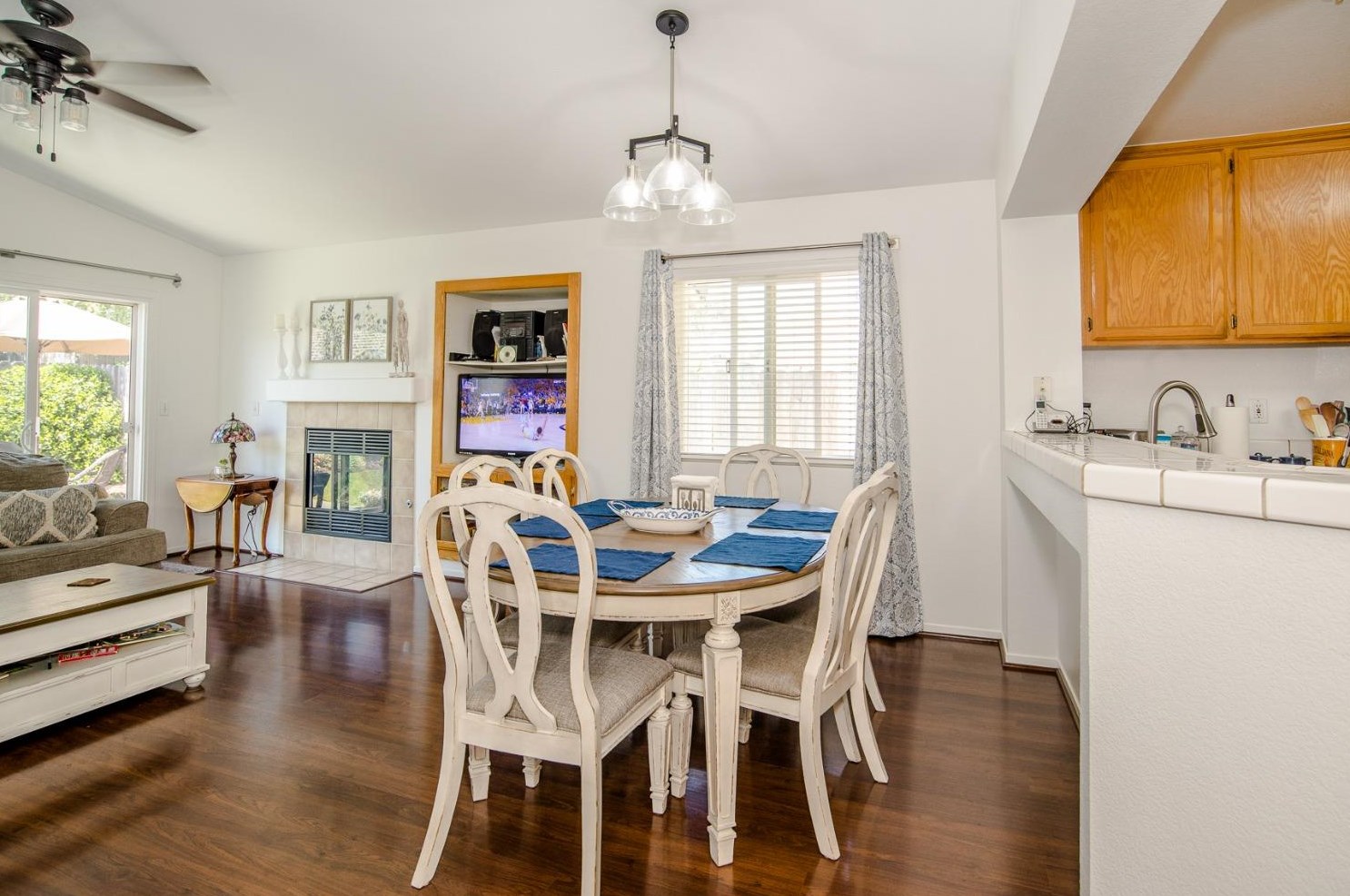 974 Hunter Ln, Woodland CA  95776-5101 exterior