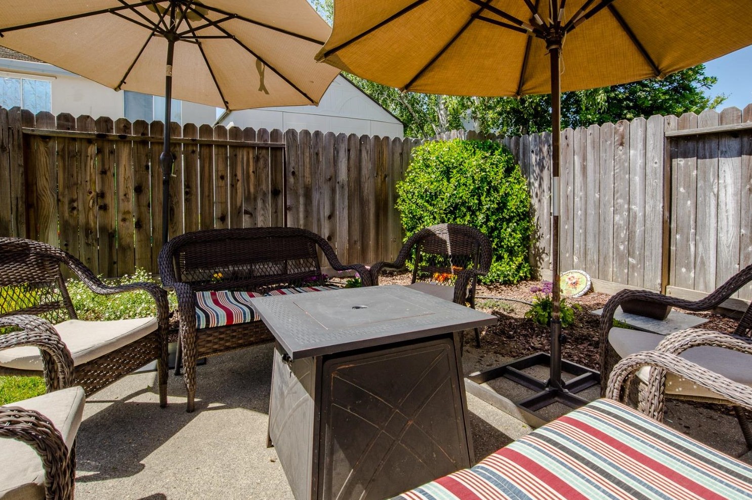 974 Hunter Ln, Woodland CA  95776-5101 exterior