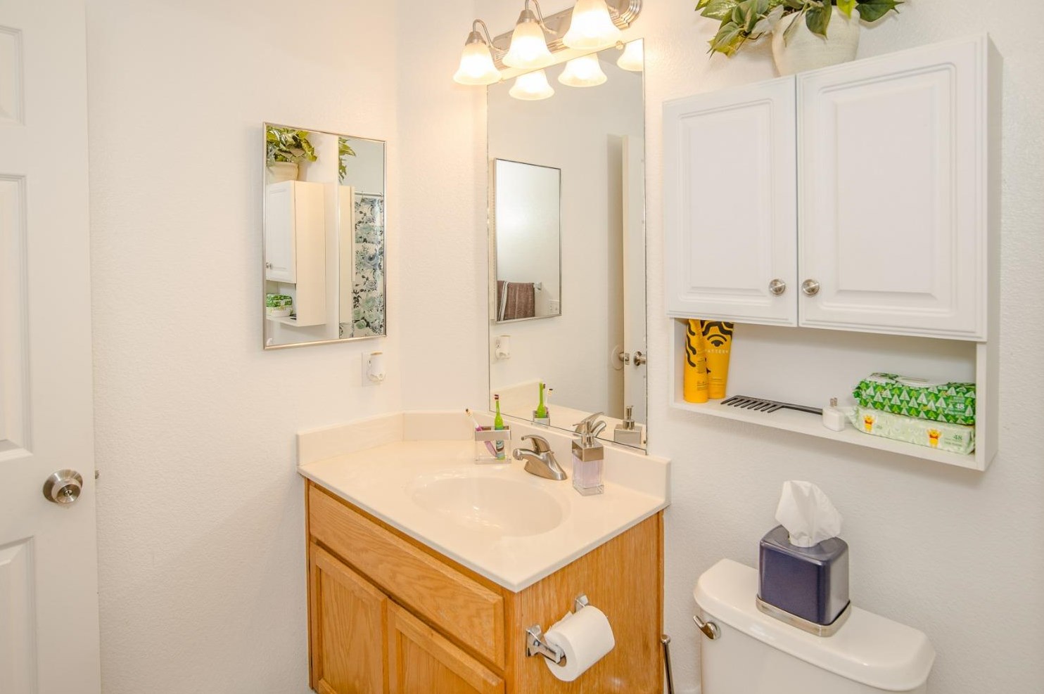 974 Hunter Ln, Woodland CA  95776-5101 exterior