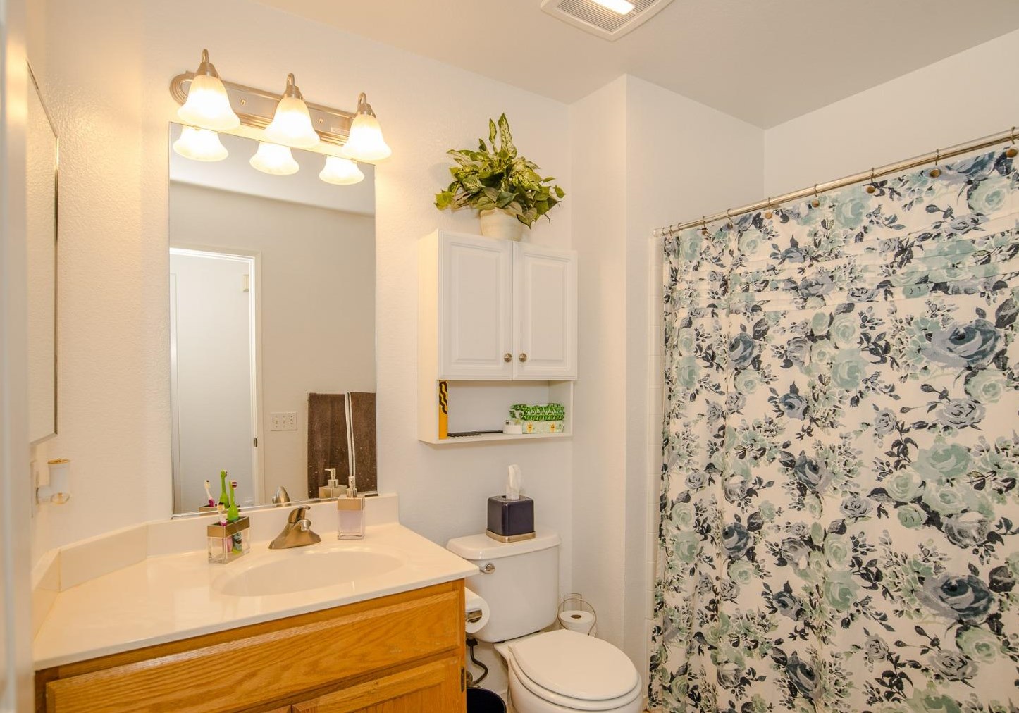 974 Hunter Ln, Woodland CA  95776-5101 exterior