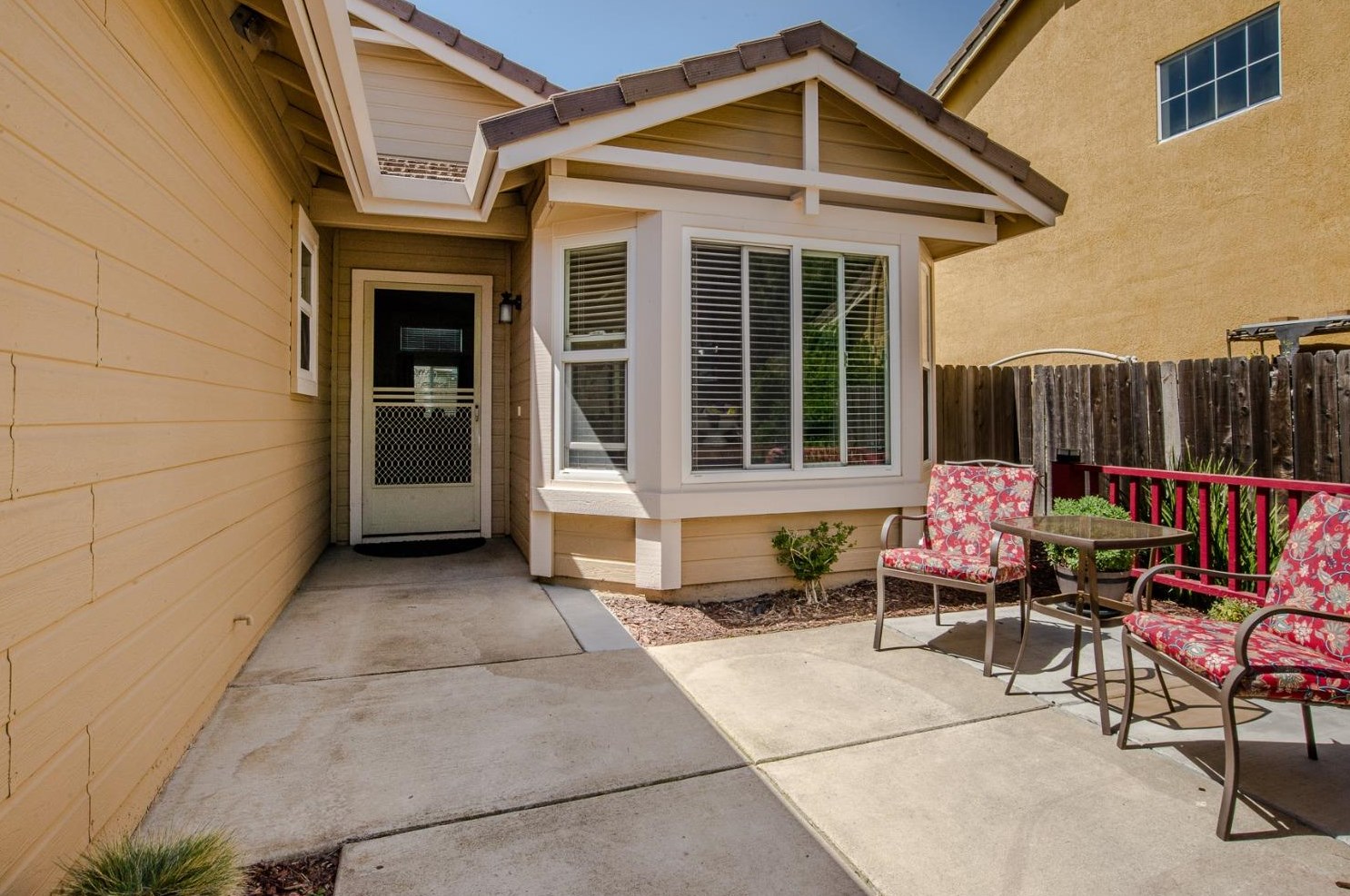 974 Hunter Ln, Woodland CA  95776-5101 exterior