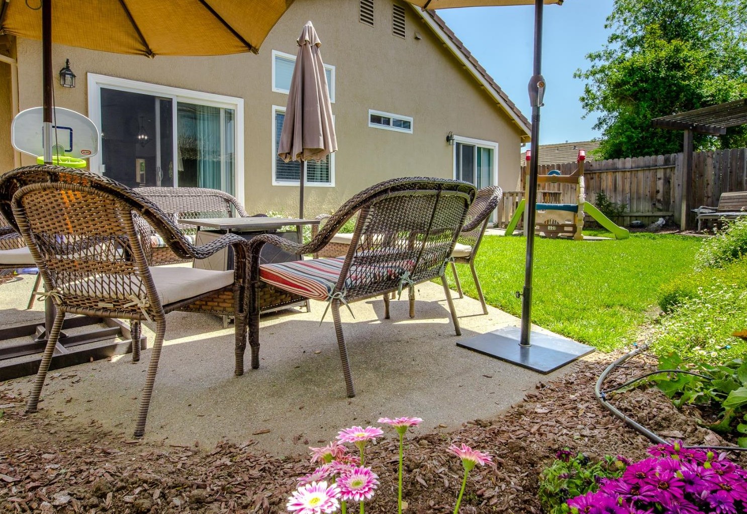 974 Hunter Ln, Woodland CA  95776-5101 exterior
