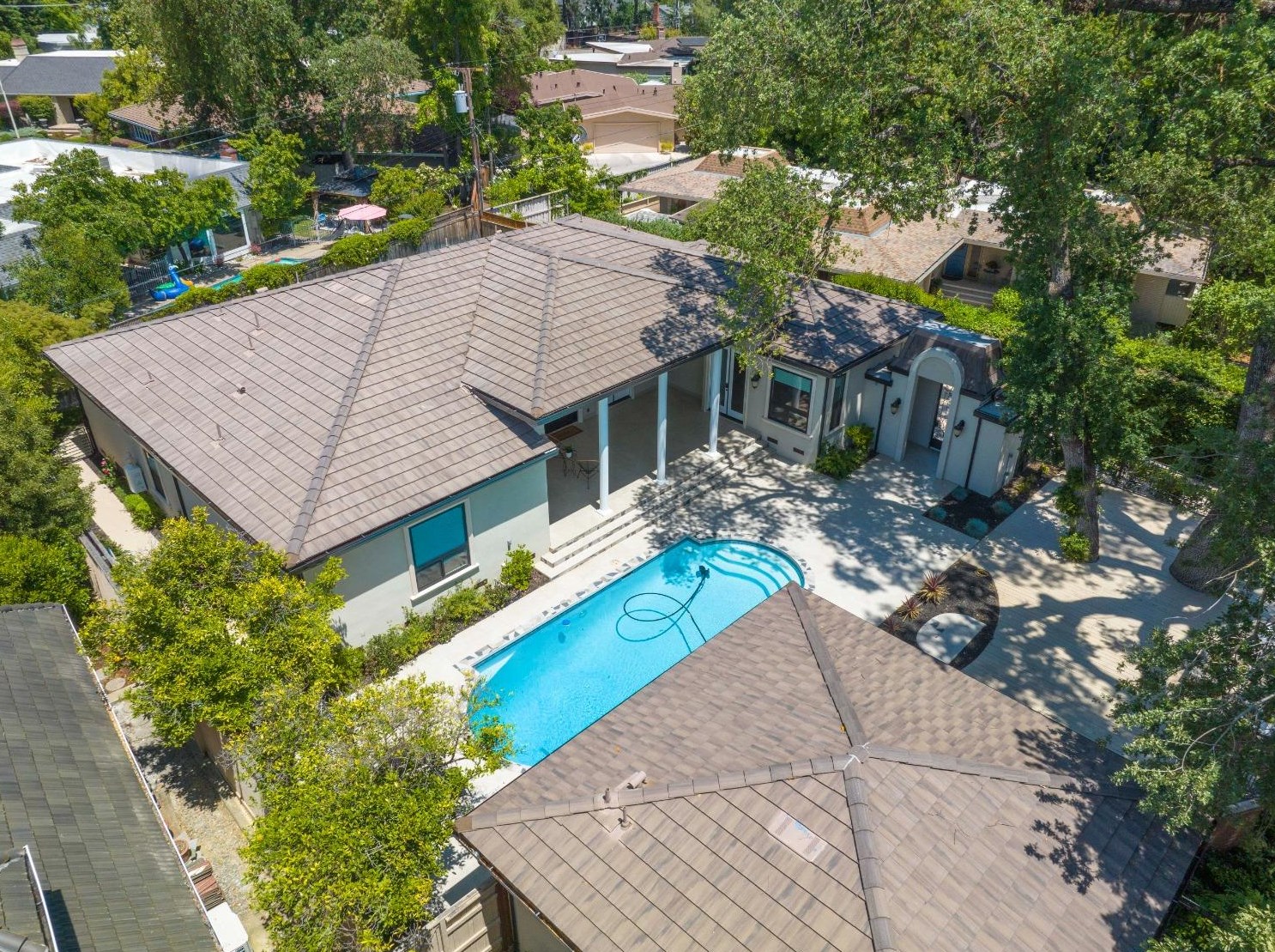 3337 American River Dr, Sacramento CA  95864-5736 exterior