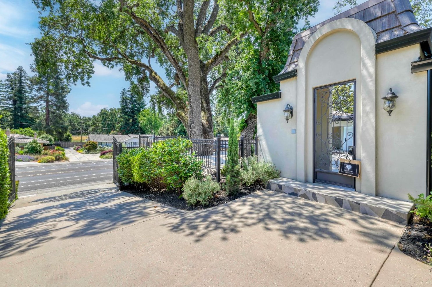 3337 American River Dr, Sacramento CA  95864-5736 exterior