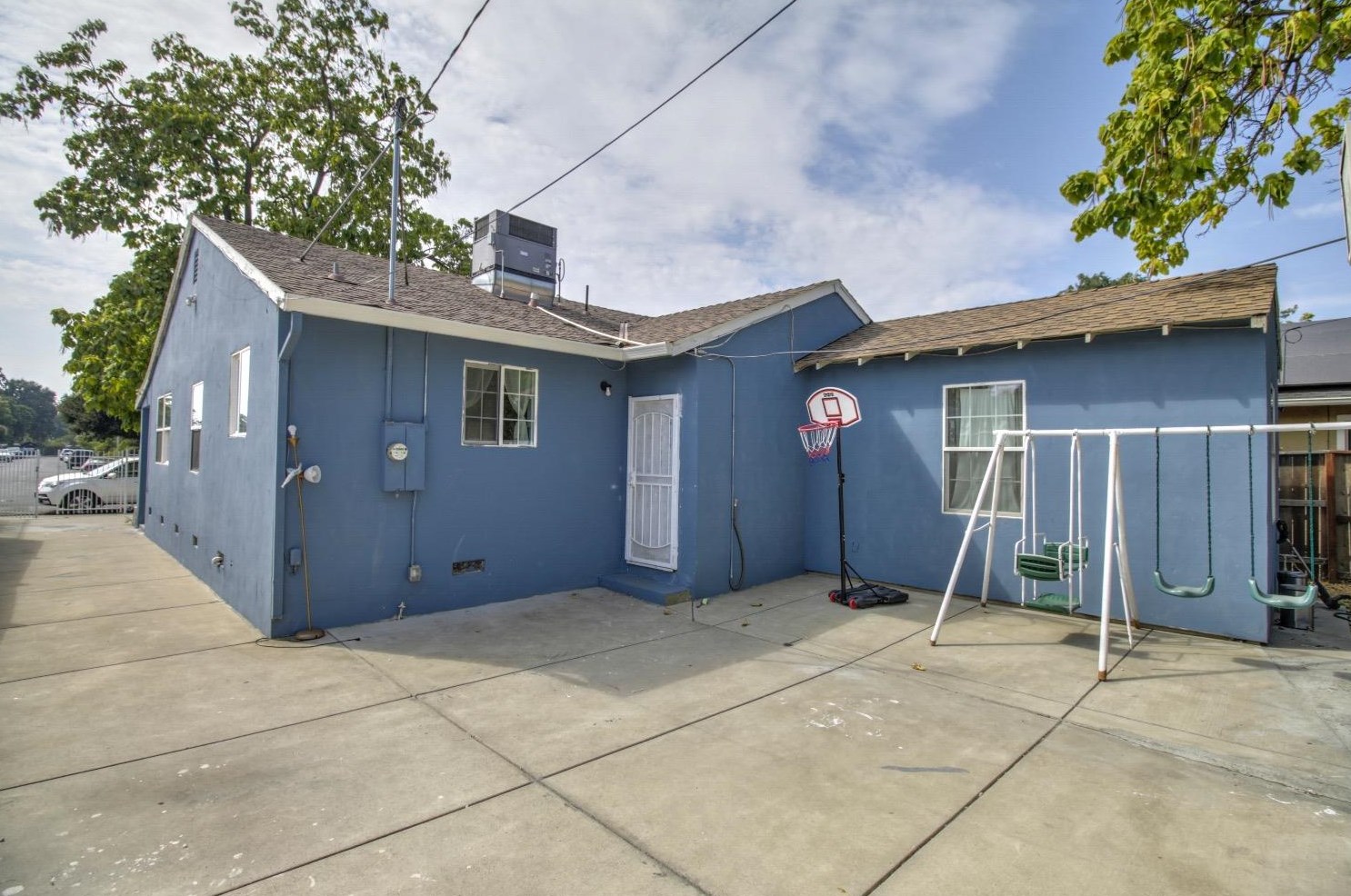 4129 38th St, Sacramento CA  95820-2642 exterior