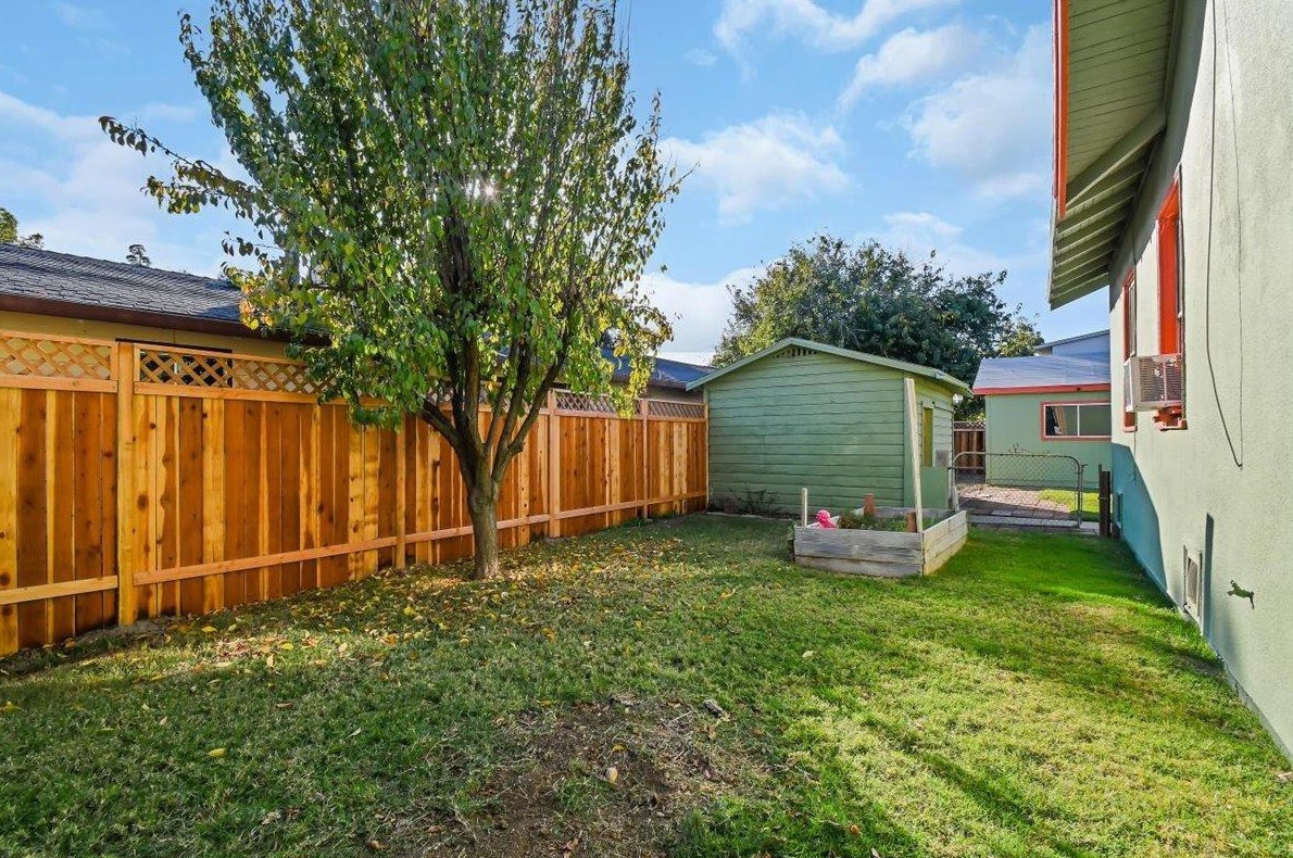 742 Chestnut St, Yuba City CA  95991-3957 exterior