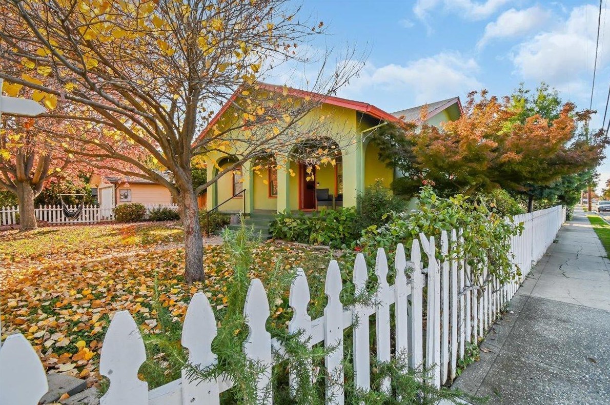 742 Chestnut St, Yuba City CA  95991-3957 exterior