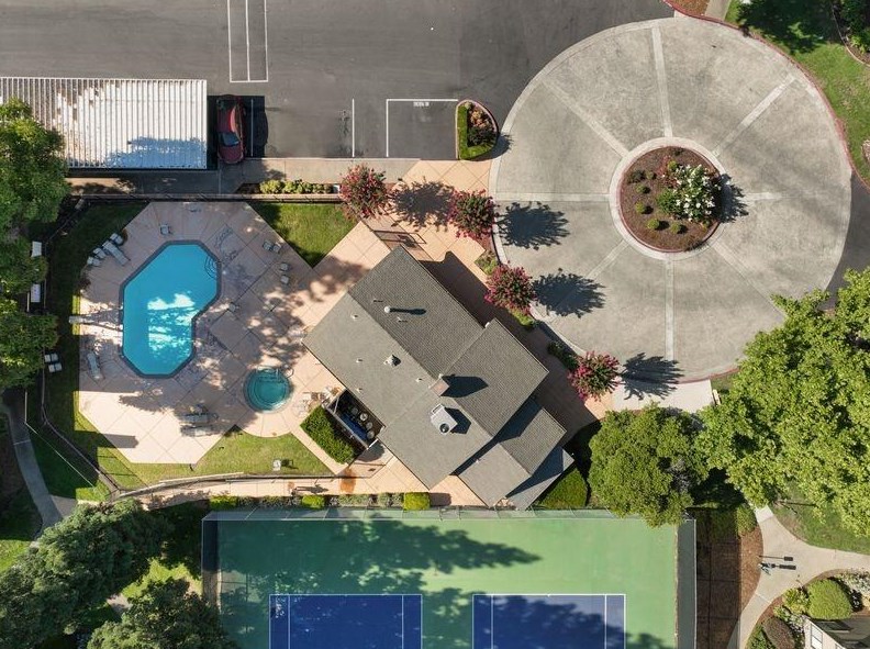 3715 Tallyho Dr, Sacramento CA  95826-5417 exterior
