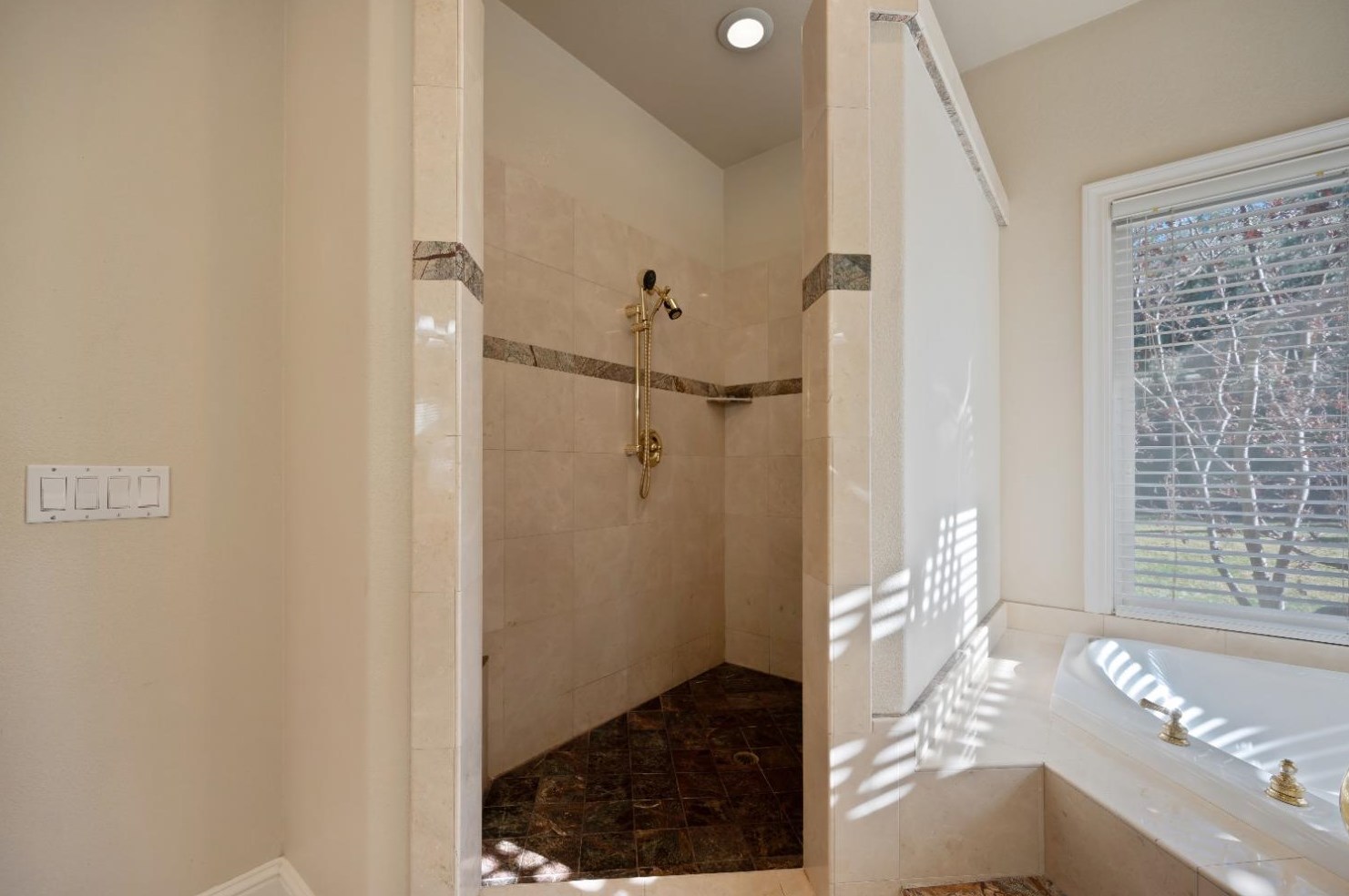 5750 Lions Cross Cir, Roseville CA 95746-9026 exterior