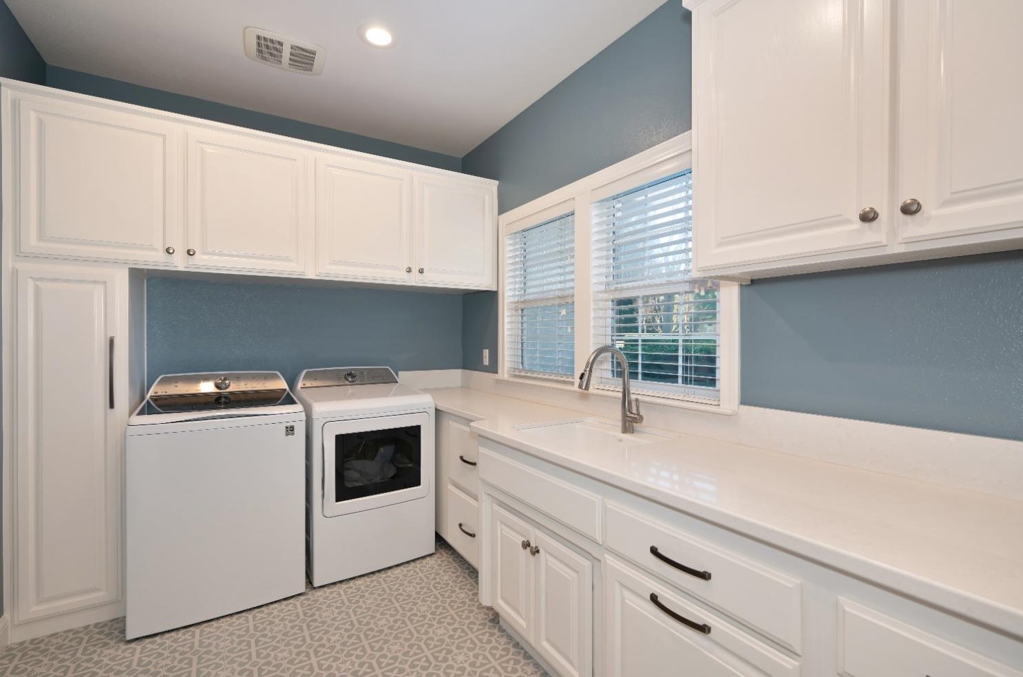 5750 Lions Cross Cir, Roseville CA 95746-9026 exterior