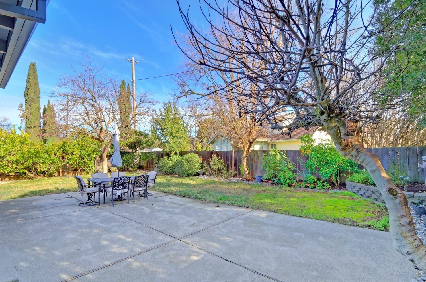 1324 Alder Pl, Davis CA  95618-1439 exterior