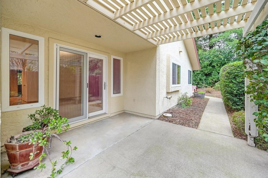 1541 Colonial Pkwy, Roseville CA  95661-7323 exterior