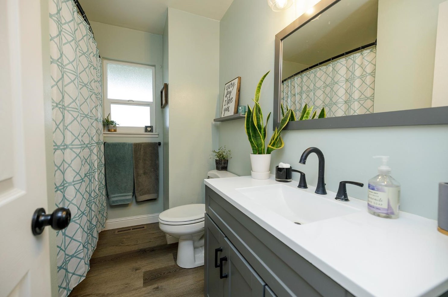 2300 Tokay Ave, Turlock CA  95380-4351 exterior
