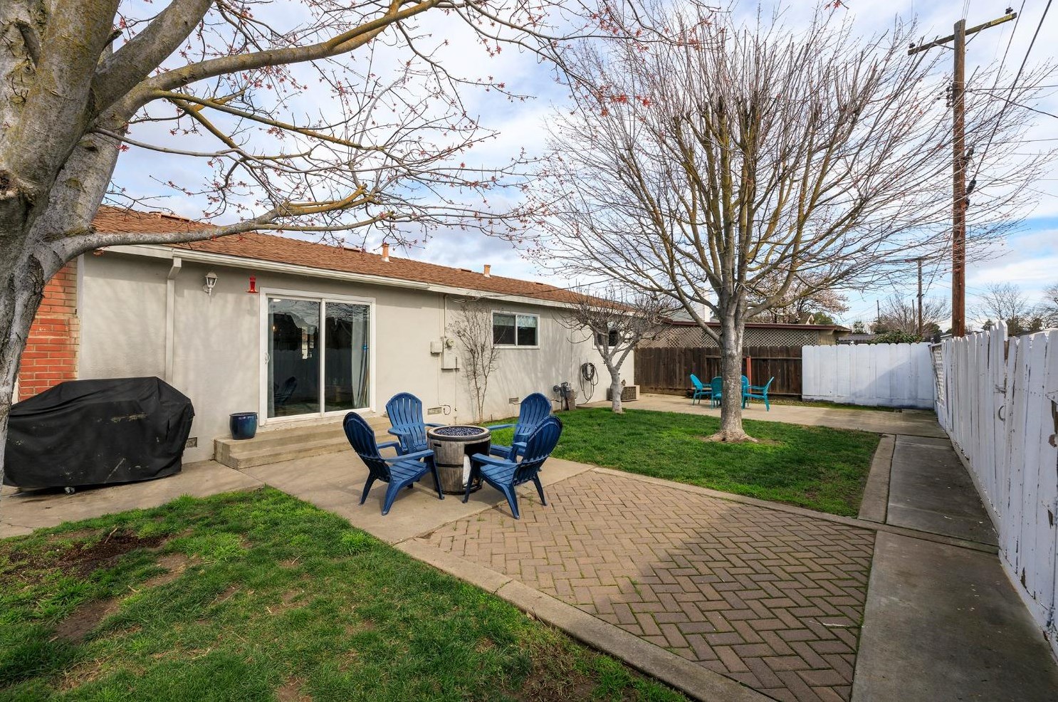2300 Tokay Ave, Turlock CA  95380-4351 exterior