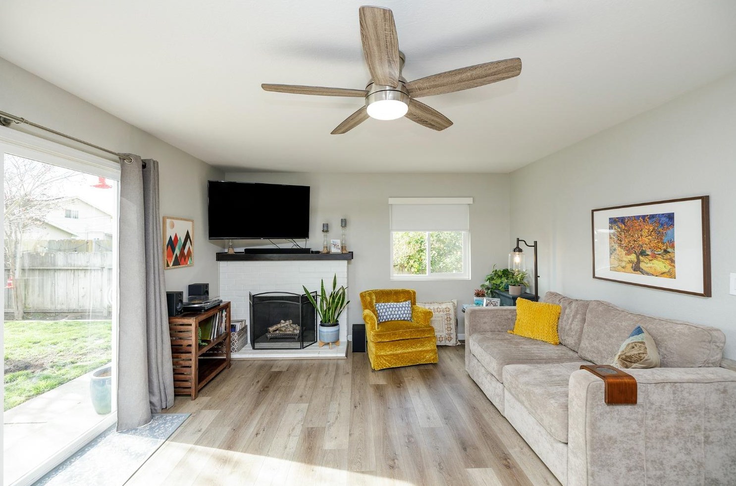2300 Tokay Ave, Turlock CA  95380-4351 exterior