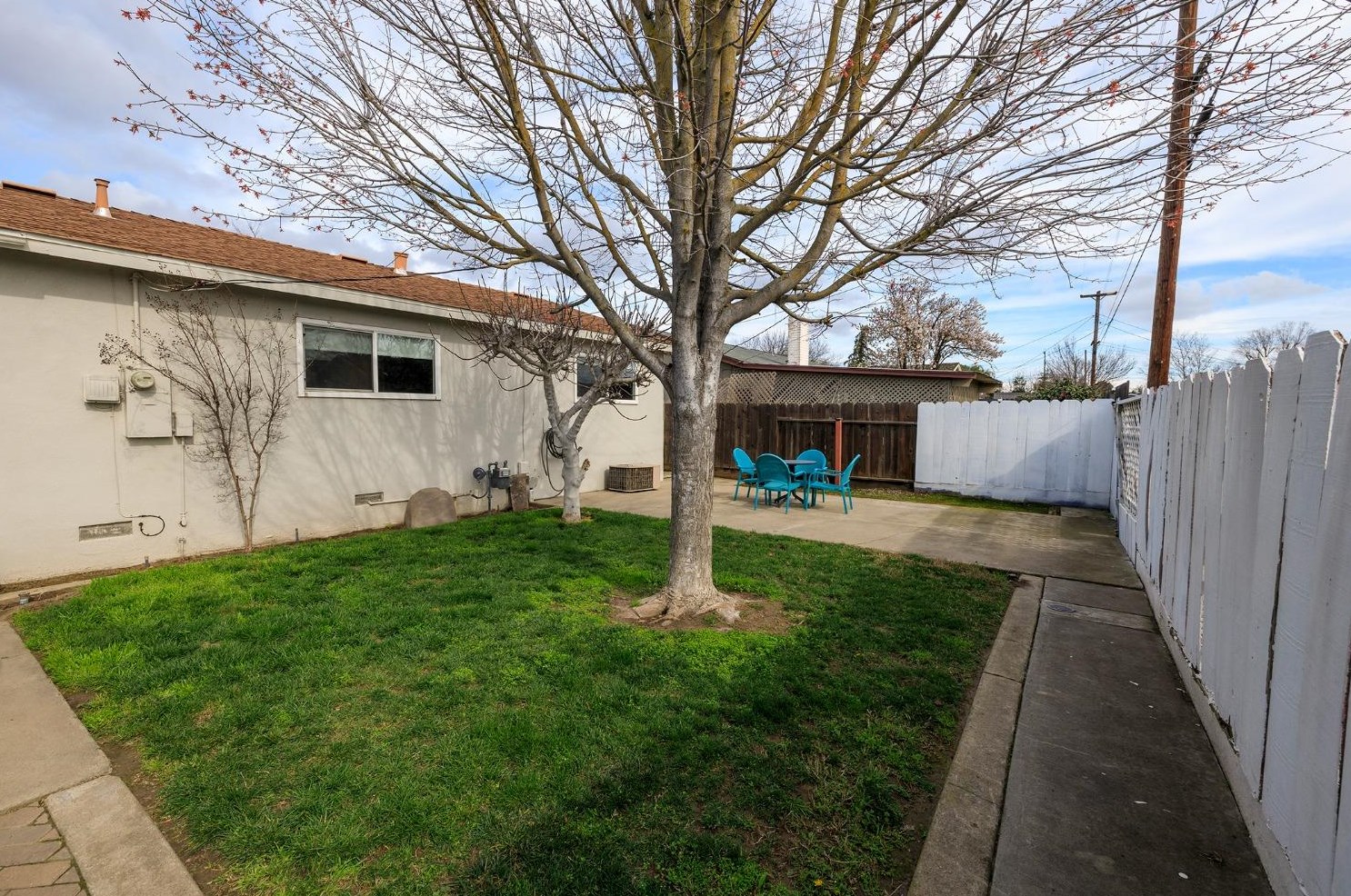 2300 Tokay Ave, Turlock CA  95380-4351 exterior