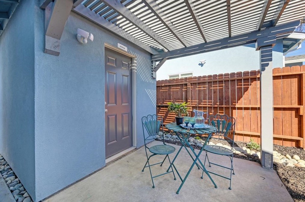 2845 32nd Ave, Sacramento CA  95824-1009 exterior