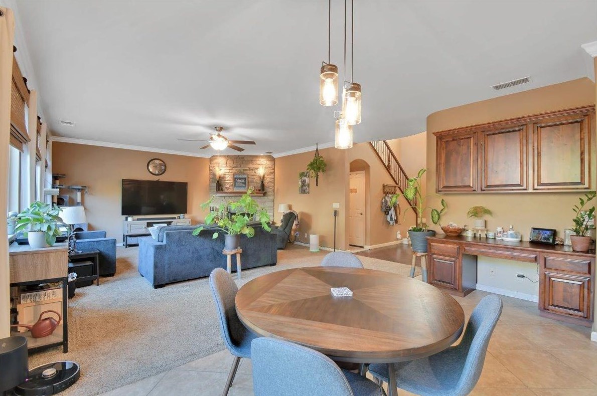 1073 Tres Picos Dr, Yuba City CA  95993-5259 exterior