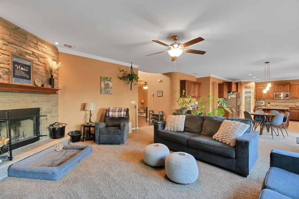 1073 Tres Picos Dr, Yuba City CA  95993-5259 exterior