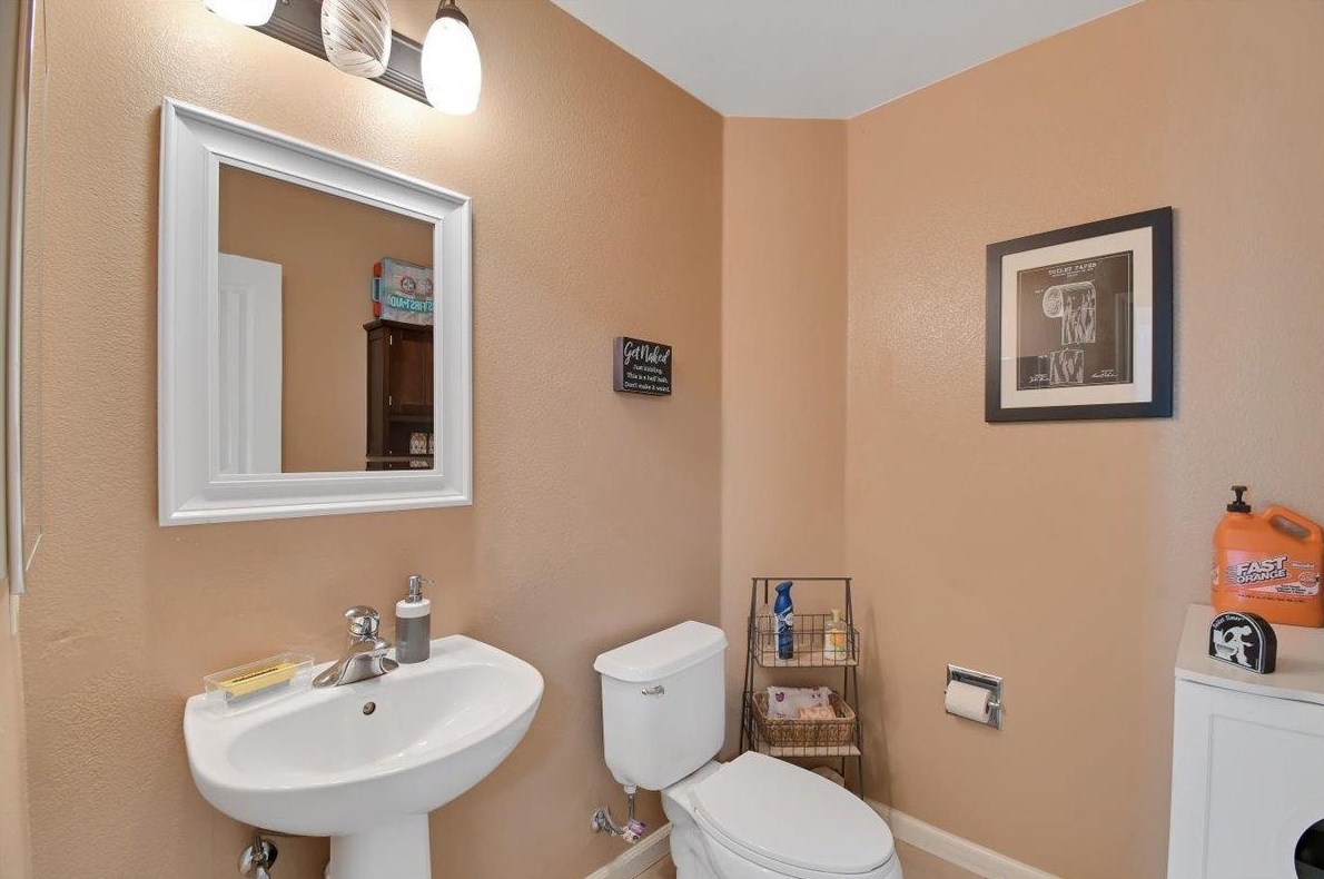 1073 Tres Picos Dr, Yuba City CA  95993-5259 exterior