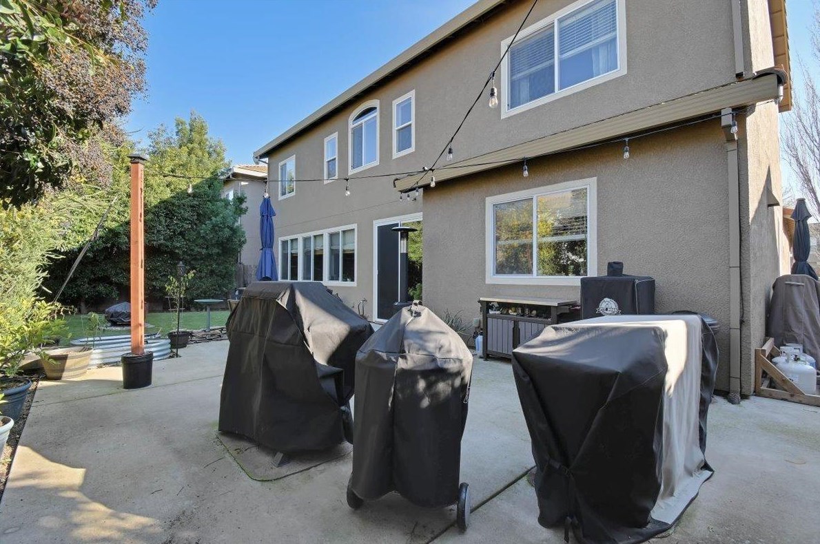 1073 Tres Picos Dr, Yuba City CA  95993-5259 exterior