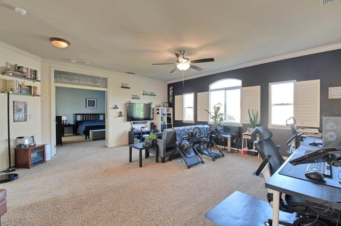 1073 Tres Picos Dr, Yuba City CA  95993-5259 exterior