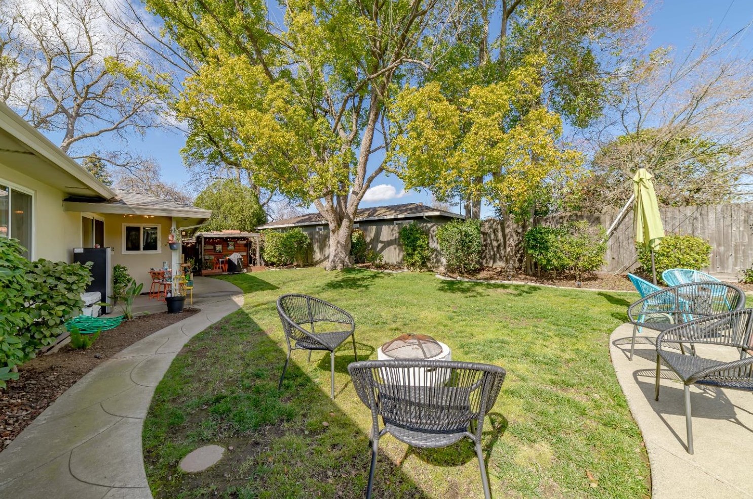 6601 Fordham Way, Sacramento CA  95831-2221 exterior