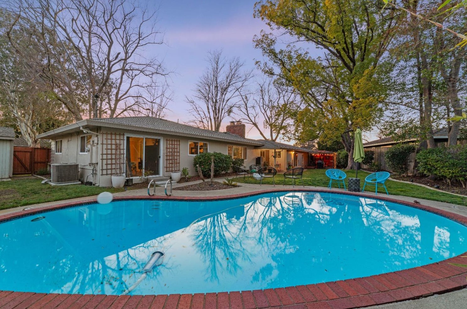 6601 Fordham Way, Sacramento CA  95831-2221 exterior